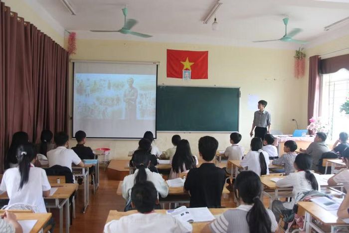 Tiết học ứng dụng AI tại Trường TH&THCS số 1 Bản Lang.