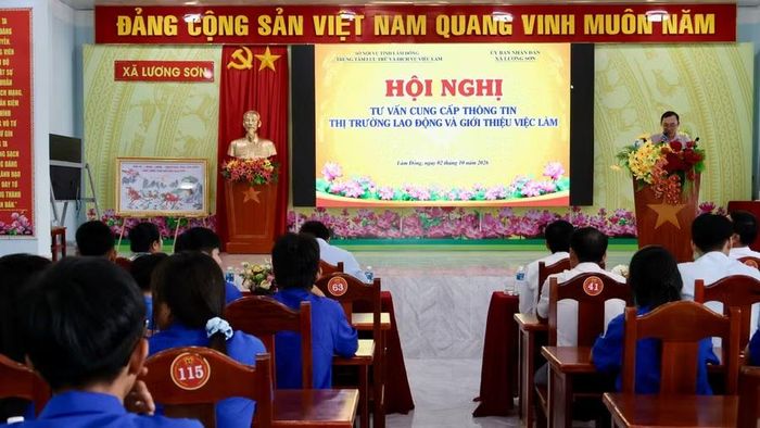 Quang cảnh Hội nghị tư vấn, cung cấp thông tin thị trường lao động và giới thiệu việc làm năm 2026 tại xã Lương Sơn.