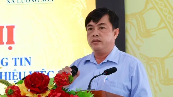 Ông Trần Hà Nghĩa Thông, Phó Giám đốc Trung tâm Lưu trữ và Dịch vụ việc làm tỉnh Lâm Đồng phát biểu.