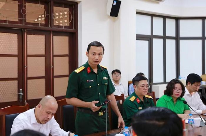 Trung tá Phạm Văn Mạnh - Giám đốc Viettel Hưng Yên phát biểu tại hội nghị.