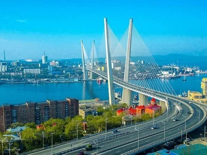 Được ví như “cánh cửa phía Đông” của nước Nga, thành phố Vladivostok đồng thời là một trong những địa phương có nhiều hoạt động giao lưu hữu nghị với Việt Nam. (Nguồn: dulichnga.com)