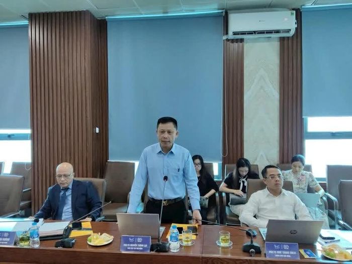 PGS.TS. Nguyễn Thành Lợi, Phó Chủ tịch Hội đồng Chuyên gia cấp cao CEF, góp ý tại cuộc họp chuẩn bị Diễn đàn. (Ảnh: Khắc Kiên)
