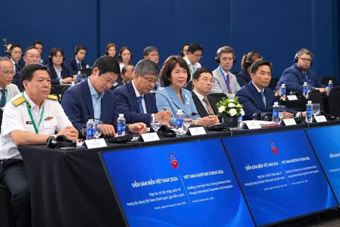 Tham dự Diễn đàn còn có các đồng chí lãnh đạo các ban, bộ, ngành Trung ương và địa phương; các đại sứ, trưởng đại diện tổ chức quốc tế, đối tác phát triển tại Việt Nam; chuyên gia, viện nghiên cứu, trường đại học; doanh nghiệp và phóng viên trong nước và quốc tế. (Ảnh: Thành Long)