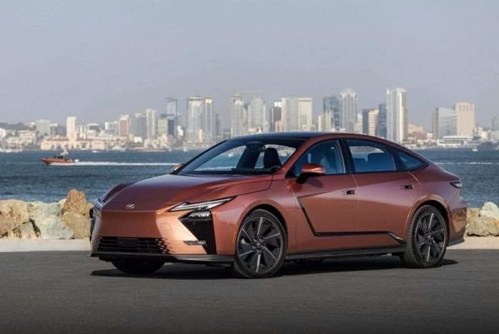 Lexus ES thế hệ mới.