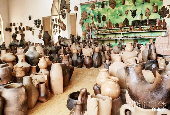 Sản phẩm gốm Chăm Bàu Trúc khá đa dạng về loại hình, mẫu mã. (Nguồn: Báo Khánh Hoà)