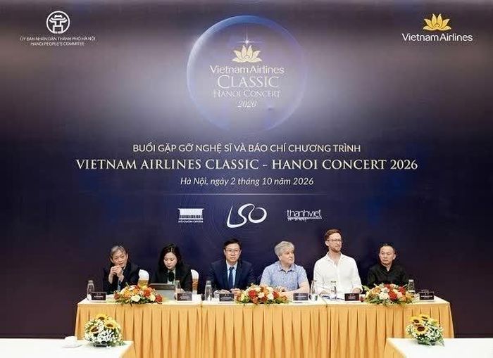 Ban tổ chức và đại diện LSO gặp gỡ báo chí trước đêm diễn tại Hà Nội. (Nguồn: BTC)