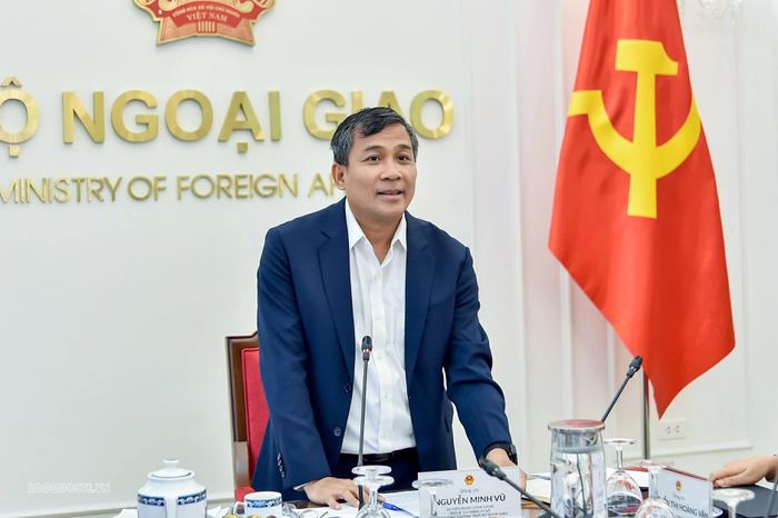 Thứ trưởng Thường trực Nguyễn Minh Vũ nhấn mạnh, ngay từ đầu nhiệm kỳ, mỗi Trưởng Cơ quan đại diện cần xác định rõ sau nhiệm kỳ sẽ để lại kết quả gì cho địa bàn và cho đất nước. (Ảnh: Quang Hòa)