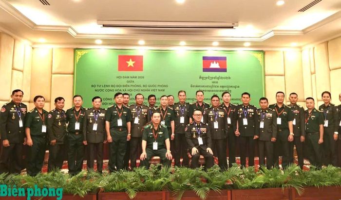 Đoàn đại biểu hai bên chụp ảnh lưu niệm sau hội đàm. Ảnh: Văn Thương