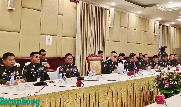 Trung tướng Sin Sokha và Đoàn đại biểu Cục Công tác Biên giới Campuchia tham dự hội đàm. Ảnh: Văn Thương