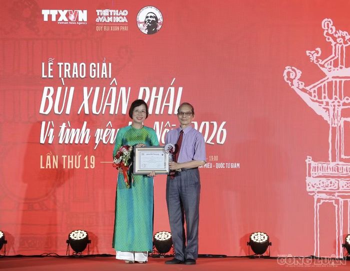 Giải thưởng Lớn năm 2026 được trao cho nhà thơ Bằng Việt (bìa phải) - Từ "Một chút thầm thì trong tình yêu Hà Nội" đến những cống hiến bền bỉ cho "thành phố của đời mình"