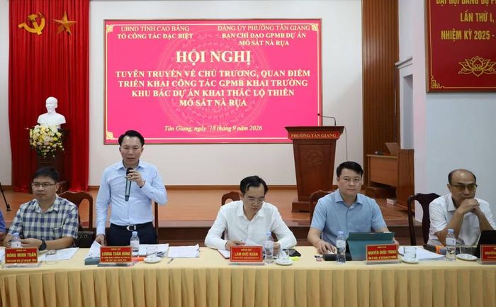 Nhiều hội nghị được mở ra để lắng nghe và giải đáp thắc mắc của người dân.