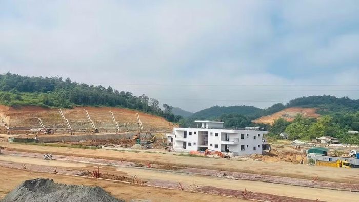 Những khu tái định cư nhanh chóng được xây dựng để bàn giao cho người dân - Ảnh: TG.