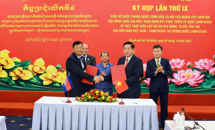 Đại diện hai bên ký Biên bản Kỳ họp lần thứ IX.