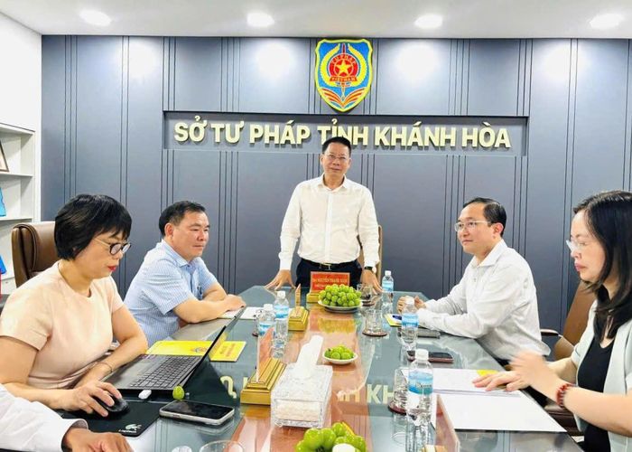 Thứ trưởng Nguyễn Thanh Ngọc cùng đoàn công tác Bộ Tư pháp đã đến thăm Sở Tư pháp tỉnh Khánh Hòa.