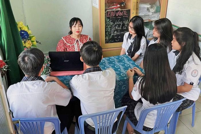 Hoạt động tư vấn tâm lý học đường cần được tổ chức thường xuyên và chuyên biệt hơn cho từng lứa học sinh.