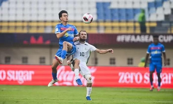  Pakistan (áo trắng) đang ở vị trí thấp hơn rất nhiều so với các đội bảng B trên bảng xếp hạng FIFA. 