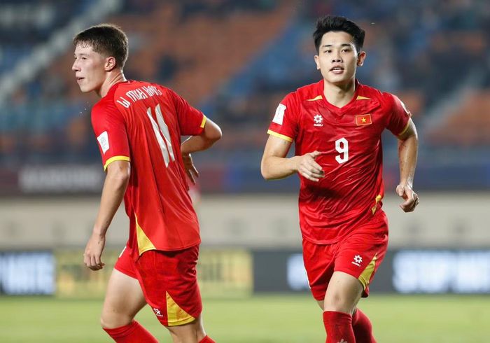 Williams Minh Hoàng và Đình Bắc sẽ cùng sát cánh trên hàng công?