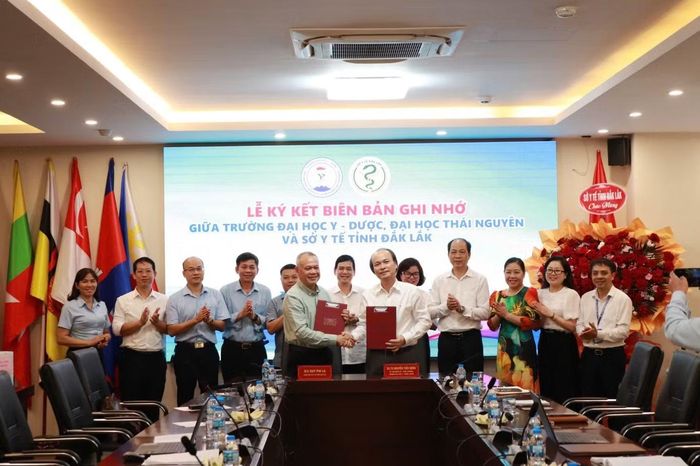 Sở Y tế Đắk Lắk và Trường Đại học Y – Dược, Đại học Thái Nguyên ký kết hợp tác, mở rộng cơ hội phối hợp trong đào tạo, nghiên cứu khoa học và phát triển nguồn nhân lực y tế.