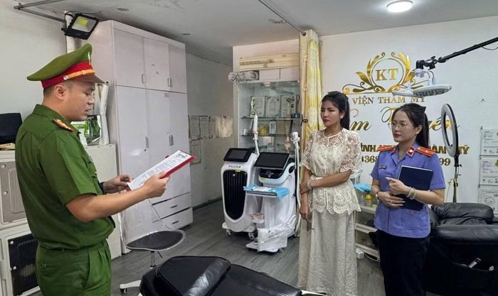 Cơ quan công an khởi tố Nông Thị Tuyến do hoạt động thẩm mỹ trái pháp luật.