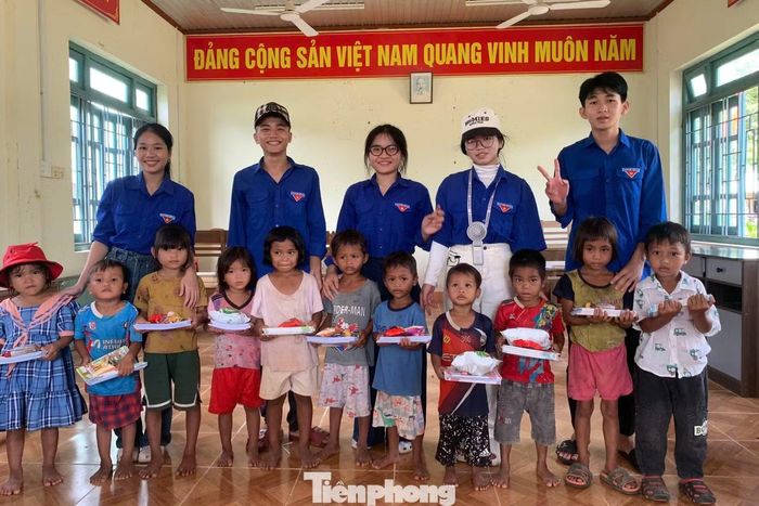 Hạo tích cực tham gia các hoạt động tình nguyện vì cộng đồng.