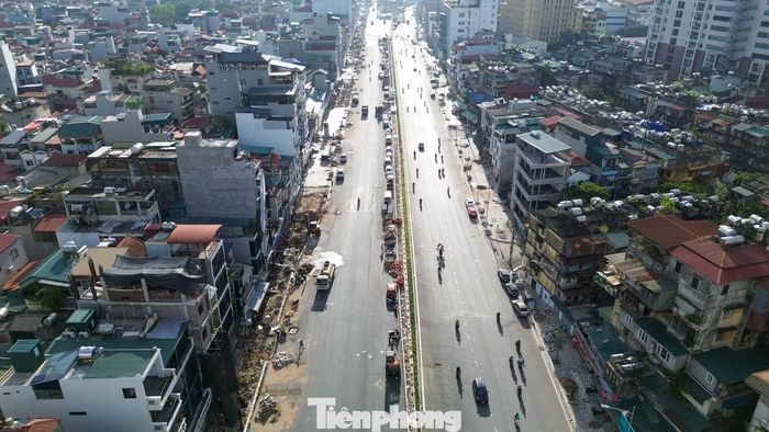 Vành đai 1 đoạn Hoàng Cầu - Voi Phục dài khoảng 2.2 km, mặt cắt ngang 50 m, tổng mức đầu tư khoảng 7.210 tỷ đồng. Tuyến nối khu vực Hoàng Cầu với nút Voi Phục, qua các trục Đê La Thành, Giảng Võ, Láng Hạ và Nguyễn Chí Thanh. Phần đường được thông xe tạm trong khi các hạng mục còn lại tiếp tục thi công.