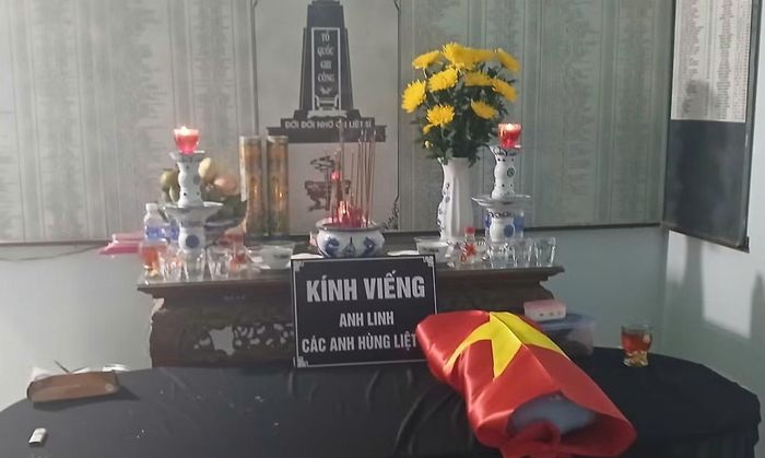Hài cốt liệt sĩ được đưa về nơi thờ cúng, chờ hoàn thiện các thủ tục tiếp theo. Ảnh: N.H.