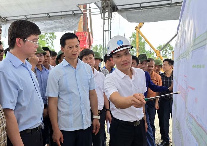 Bí thư Tỉnh uỷ Quảng Trị Vương Quốc Tuấn tiếp nhận đề xuất và chỉ đạo tăng cường cán bộ cho các xã.