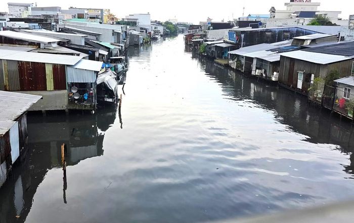 Dự án kè ven sông Quản lộ Phụng Hiệp dài 7,5 km với vốn hơn 2.995 tỷ đồng.