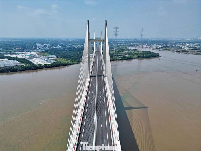 Cao tốc Bến Lức - Long Thành đóng vai trò quan trọng kết nối vùng Đồng bằng sông Cửu Long và vùng Đông Nam Bộ