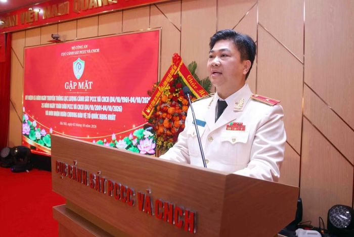 Thiếu tướng Dương Đức Hải - Cục trưởng Cục Cảnh sát PCCC và CNCH trình bày diễn văn kỷ niệm.