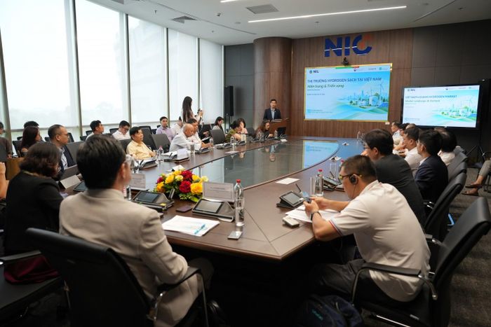 Quang cảnh buổi hội thảo.