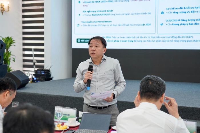 Ông Trần Thanh Tùng – Quyền Cục trưởng Cục Năng lượng – Dầu khí, Bộ Công Thương đóng góp ý kiến tại Hội nghị
