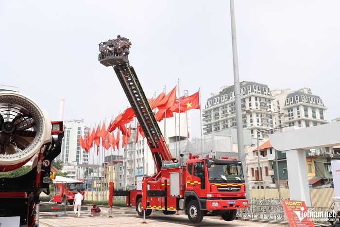 Điểm cốt lõi không chỉ là giảm hồ sơ, rút ngắn thời gian mà còn là chuyển từ tiền kiểm sang hậu kiểm. Ảnh: Đình Hiếu