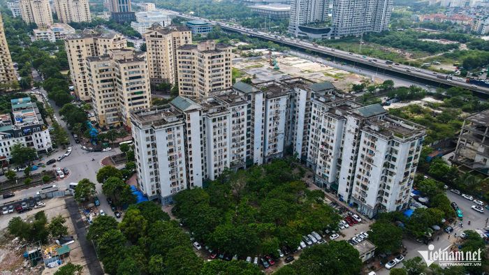 Một số căn hộ chung cư xuống cấp. Ảnh: Thạch Thảo