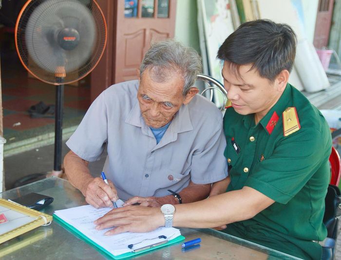 Những manh mối ông Đắc cung cấp giúp lực lượng chức năng tìm kiếm được các hài cốt liệt sĩ. Ảnh: H.S