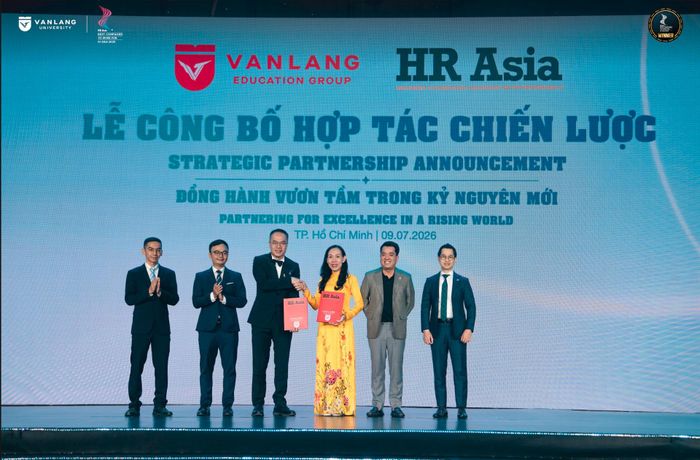Trường Đại học Văn Lang năm thứ hai liên tiếp được vinh danh “Nơi làm việc tốt nhất châu Á”, đồng thời nhận giải thưởng về phát triển nhân sự, môi trường làm việc và công nghệ.