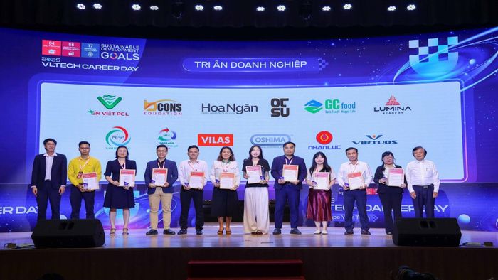 Trường Đại học Văn Lang đẩy mạnh kết nối với doanh nghiệp, mở rộng cơ hội để sinh viên tiếp cận kiến thức và kinh nghiệm thực tiễn từ các đơn vị hoạt động trong nhiều lĩnh vực.