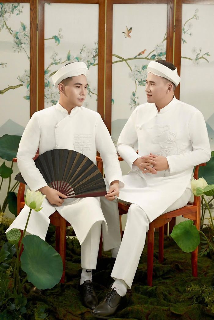Diễn viên Hà Trí Quang chụp bộ ảnh áo dài đồng điệu với bạn đời.