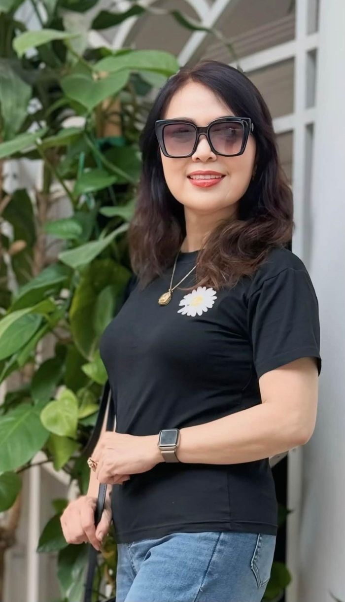 NSND Thái Bảo trẻ đẹp tuổi 62.