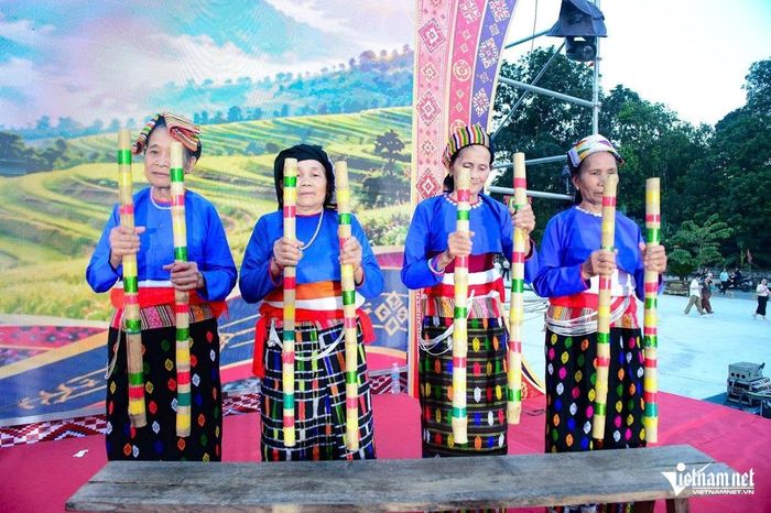 Những nét văn hóa dân gian được các nghệ nhân thể hiện