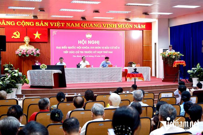 Toàn cảnh buổi tiếp xúc cử tri của Tổ đại biểu số 8 (Đoàn đại biểu Quốc hội TPHCM) chiều 2/10