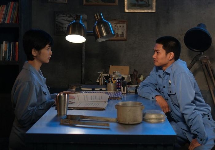 Nguyễn Hùng và diễn viên Ngọc Xuân trong phim. 