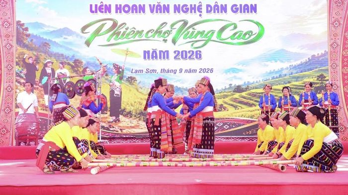 Liên hoan văn nghệ dân gian tại lễ hội Lam Kinh