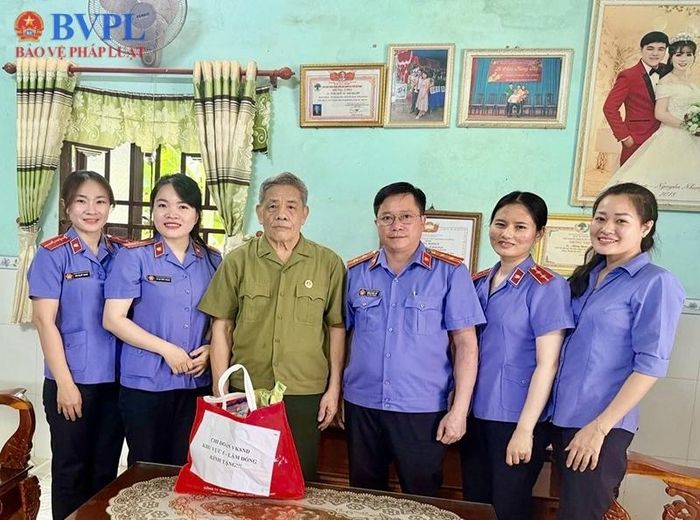 Chi đoàn VKSND Khu vực 5 tỉnh Lâm Đồng tri ân người có công. (Ảnh minh họa)