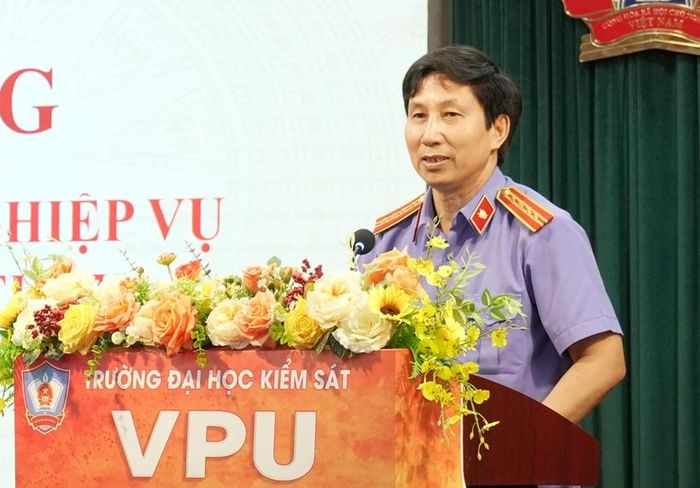 Đồng chí Nguyễn Văn Hà, Cục trưởng Cục Tài chính, VKSND tối cao phát biểu tại Lễ khai giảng.