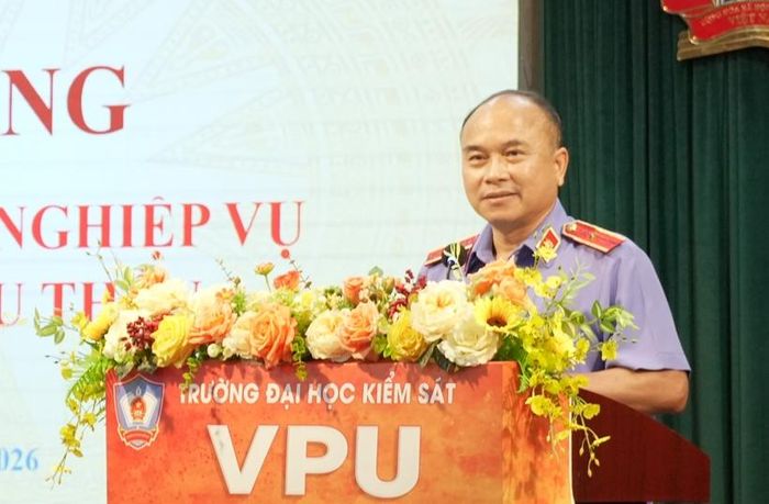 TS. Nguyễn Văn Khoát, Hiệu trưởng Trường Đại học Kiểm sát phát biểu khai giảng khóa học.