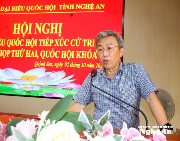 Ông Nguyễn Tiến Đức - Chi cục trưởng Chi cục Trồng trọt và Bảo vệ thực vật tỉnh, Sở Nông nghiệp và Môi trường tiếp thu, giải trình kiến nghị của cử tri. Ảnh: Hồ Thủy
