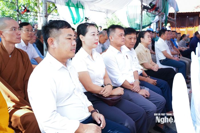 Đông đảo cán bộ, nhân dân các địa phương về dự Lễ tưởng niệm. Ảnh: Mai Hoa