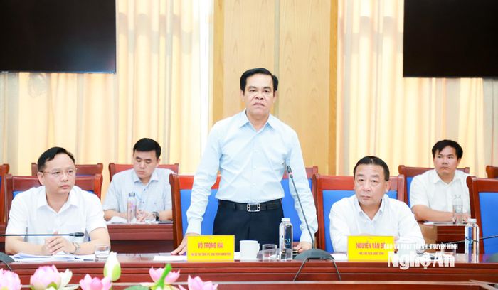 Chủ tịch UBND tỉnh Võ Trọng Hải phát biểu tại cuộc làm việc. Ảnh: Thành Duy