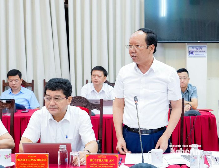 Phó Chủ tịch Thường trực UBND tỉnh Bùi Thanh An phát biểu tại cuộc làm việc. Ảnh: Phạm Bằng